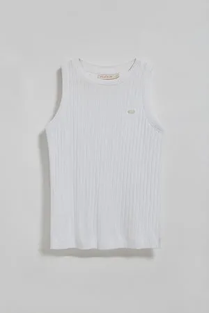 Camiseta top Tamika blanca acanalada con detalle de botón nacarado Polo Club