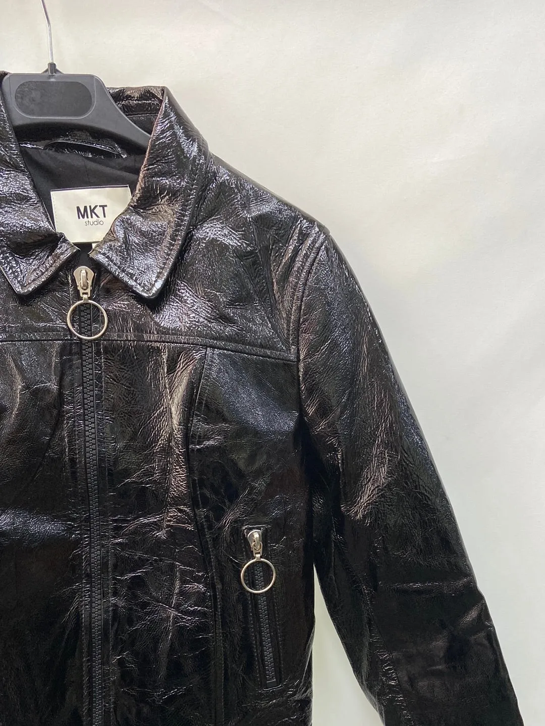 MKT.Chaqueta negra piel T.36