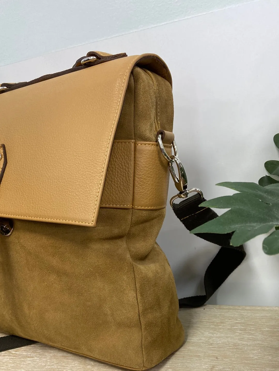 OTRAS.Bolso piel mostaza