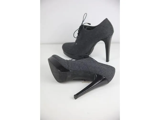 Stuart Weitzman Tacones de tweed Gris 