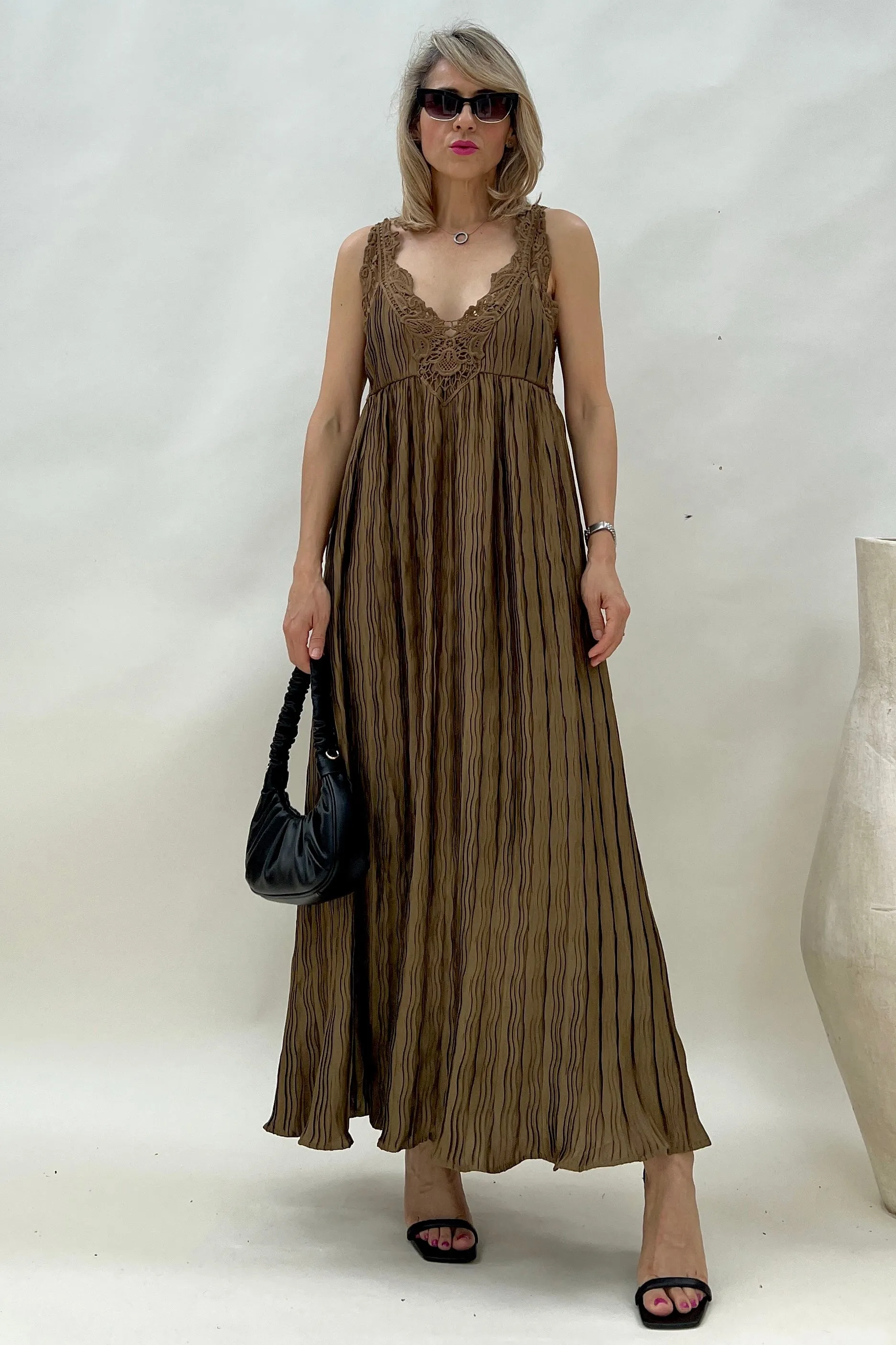 VESTIDO DETALLE ESPALDA