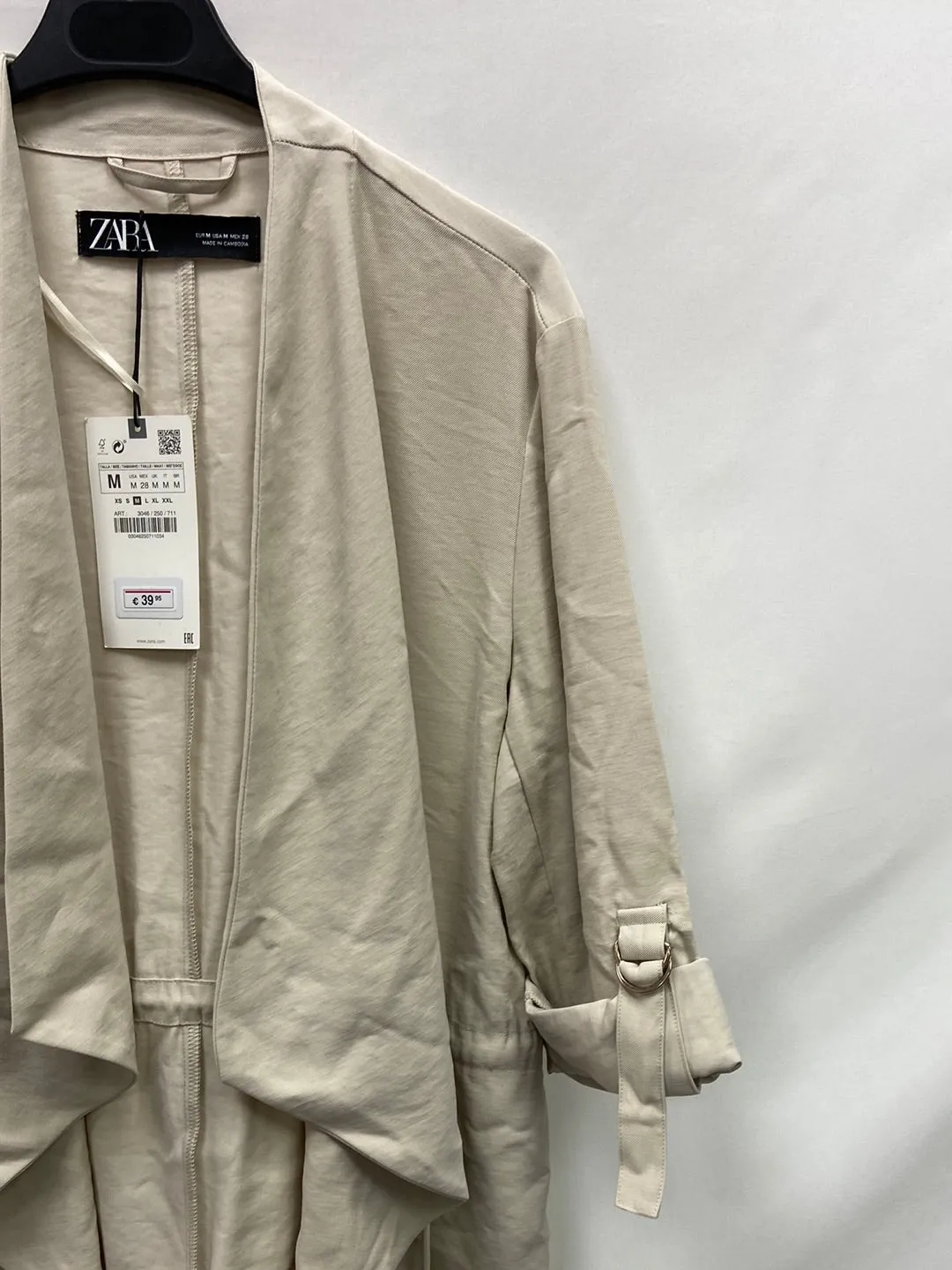 ZARA.Chaqueta fluida beige T.M